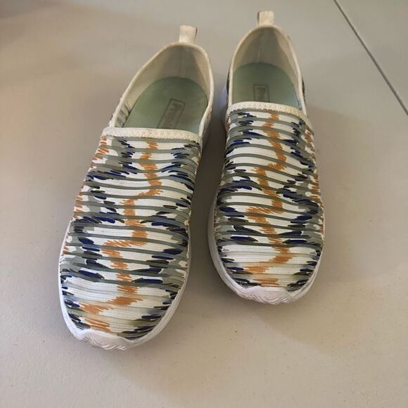 Propét Women's Travelbound Soleil Slip-on 10 - Picture 2 of 9